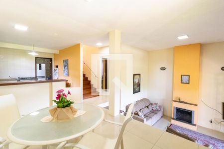 Casa à venda com 726m², 3 quartos e 6 vagas Casa à venda com 726m², 3 quartos e 6 vagasCozinha