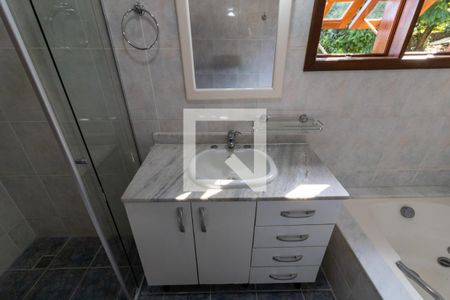 Casa à venda com 726m², 3 quartos e 6 vagas Casa à venda com 726m², 3 quartos e 6 vagasBanheiro da Suíte 1