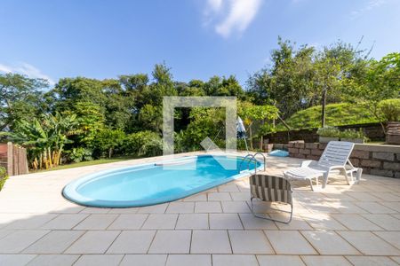 Casa à venda com 726m², 3 quartos e 6 vagas Casa à venda com 726m², 3 quartos e 6 vagasPiscina