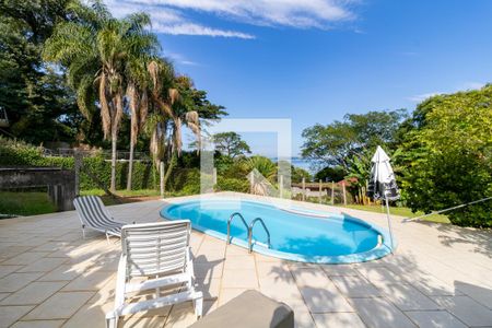 Casa à venda com 726m², 3 quartos e 6 vagas Casa à venda com 726m², 3 quartos e 6 vagasPiscina