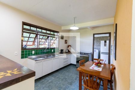 Casa à venda com 726m², 3 quartos e 6 vagas Casa à venda com 726m², 3 quartos e 6 vagasCozinha