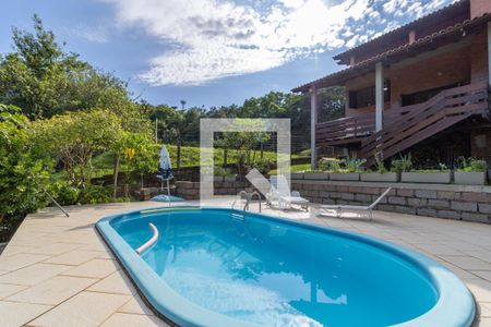 Casa à venda com 726m², 3 quartos e 6 vagas Casa à venda com 726m², 3 quartos e 6 vagasPiscina