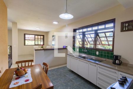 Casa à venda com 726m², 3 quartos e 6 vagas Casa à venda com 726m², 3 quartos e 6 vagasCozinha