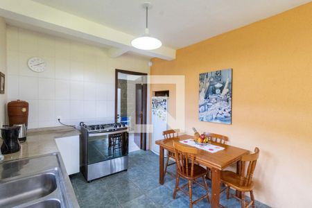 Casa à venda com 726m², 3 quartos e 6 vagas Casa à venda com 726m², 3 quartos e 6 vagasCozinha