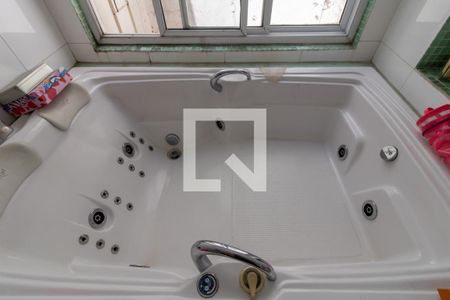 Casa à venda com 500m², 3 quartos e 3 vagasBanheiro da Suíte 2