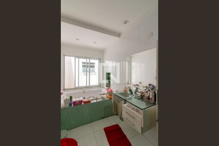 Casa à venda com 500m², 3 quartos e 3 vagasBanheiro da Suíte 2