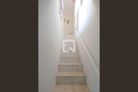 Casa à venda com 190m², 3 quartos e 2 vagasEscada