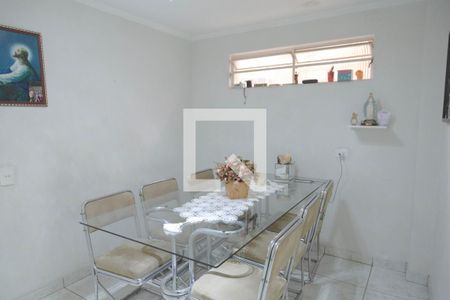 Casa à venda com 190m², 3 quartos e 2 vagasSala