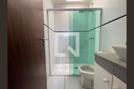 Casa à venda com 225m², 3 quartos e 3 vagasBanheiro da Suíte 2