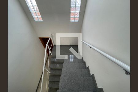 Casa à venda com 225m², 3 quartos e 3 vagasEscadas