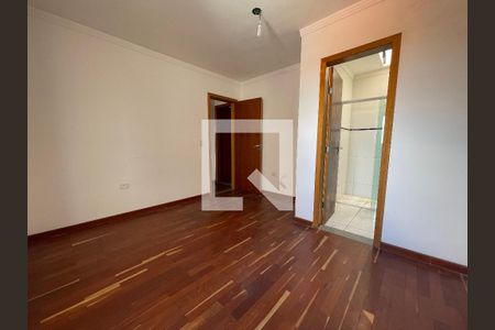 Casa à venda com 225m², 3 quartos e 3 vagasSuíte 2