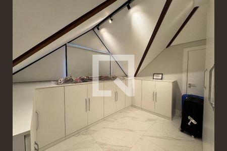 Apartamento à venda com 400m², 4 quartos e 4 vagasSótão - Armários