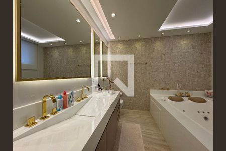 Apartamento à venda com 400m², 4 quartos e 4 vagasSuíte 2 - Banheiro