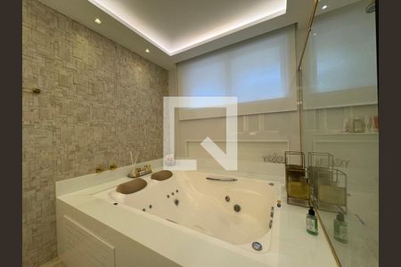 Apartamento à venda com 400m², 4 quartos e 4 vagasSuíte 2 - Banheiro