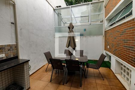 Casa de condomínio à venda com 230m², 4 quartos e 3 vagas Casa de condomínio à venda com 230m², 4 quartos e 3 vagasQuintal