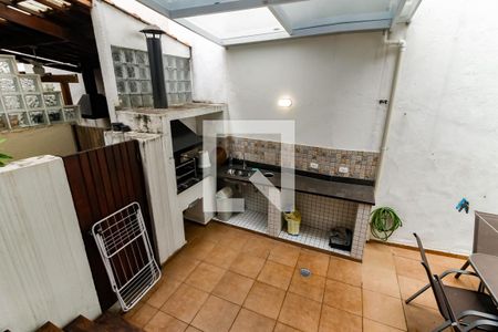 Casa de condomínio à venda com 230m², 4 quartos e 3 vagas Casa de condomínio à venda com 230m², 4 quartos e 3 vagasQuintal