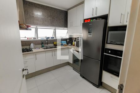 Casa de condomínio à venda com 230m², 4 quartos e 3 vagas Casa de condomínio à venda com 230m², 4 quartos e 3 vagasCozinha - Armários