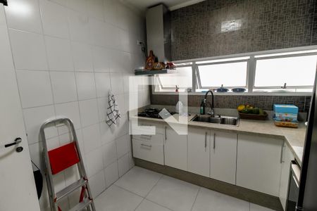 Casa de condomínio à venda com 230m², 4 quartos e 3 vagas Casa de condomínio à venda com 230m², 4 quartos e 3 vagasCozinha - Armários