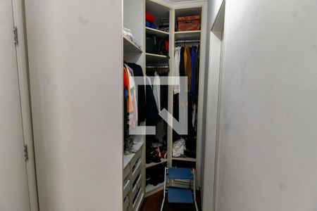 Casa de condomínio à venda com 230m², 4 quartos e 3 vagas Casa de condomínio à venda com 230m², 4 quartos e 3 vagasCloset da suíte 1