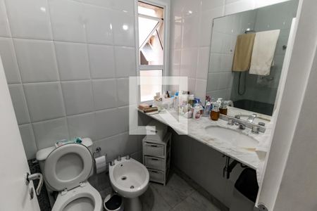 Casa de condomínio à venda com 230m², 4 quartos e 3 vagas Casa de condomínio à venda com 230m², 4 quartos e 3 vagasBanheiro da Suíte 1