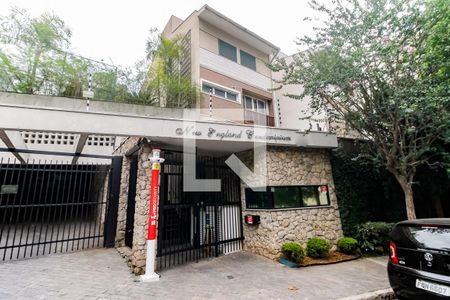 Casa de condomínio à venda com 230m², 4 quartos e 3 vagas Casa de condomínio à venda com 230m², 4 quartos e 3 vagasFachada e portaria