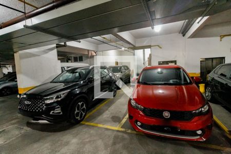 Casa de condomínio à venda com 230m², 4 quartos e 3 vagas Casa de condomínio à venda com 230m², 4 quartos e 3 vagasGaragem