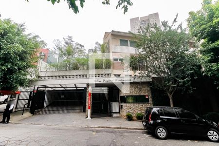 Casa de condomínio à venda com 230m², 4 quartos e 3 vagas Casa de condomínio à venda com 230m², 4 quartos e 3 vagasFachada e Garagem