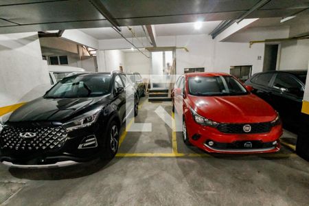 Casa de condomínio à venda com 230m², 4 quartos e 3 vagas Casa de condomínio à venda com 230m², 4 quartos e 3 vagasGaragem