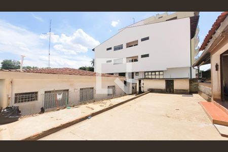 Casa à venda com 512m², 5 quartos e 3 vagas Casa à venda com 512m², 5 quartos e 3 vagasQuintal