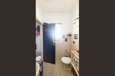 Casa à venda com 512m², 5 quartos e 3 vagas Casa à venda com 512m², 5 quartos e 3 vagasBanheiro da Suite da Casa 2