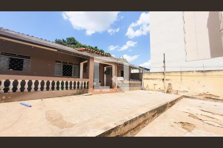 Casa à venda com 512m², 5 quartos e 3 vagas Casa à venda com 512m², 5 quartos e 3 vagasQuintal