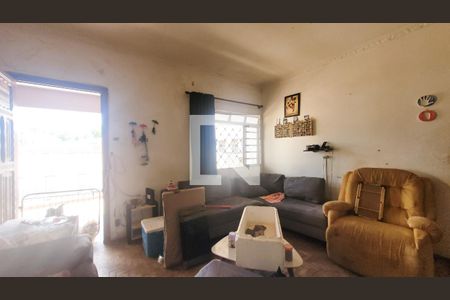 Casa à venda com 512m², 5 quartos e 3 vagas Casa à venda com 512m², 5 quartos e 3 vagasSala da Casa 2