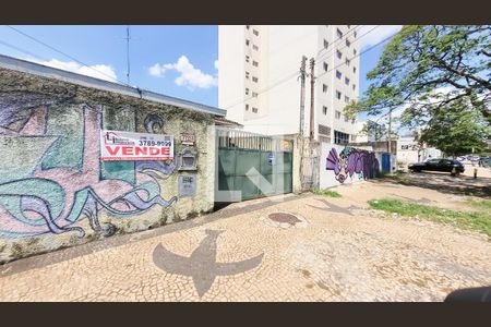 Casa à venda com 512m², 5 quartos e 3 vagas Casa à venda com 512m², 5 quartos e 3 vagasFachada
