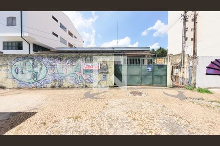 Casa à venda com 512m², 5 quartos e 3 vagas Casa à venda com 512m², 5 quartos e 3 vagasFachada