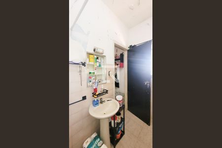 Casa à venda com 512m², 5 quartos e 3 vagas Casa à venda com 512m², 5 quartos e 3 vagasBanheiro da Suite da Casa 2