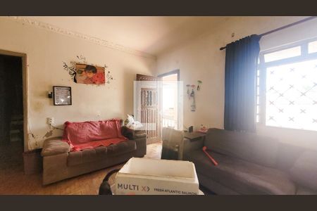 Casa à venda com 512m², 5 quartos e 3 vagas Casa à venda com 512m², 5 quartos e 3 vagasSala da Casa 2