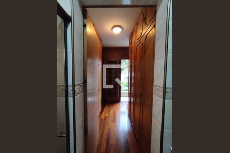 Casa à venda com 300m², 4 quartos e 5 vagasCorredor