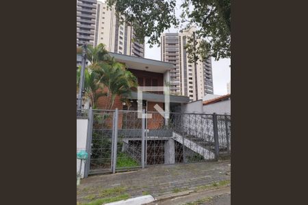 Casa à venda com 300m², 4 quartos e 5 vagasFachada