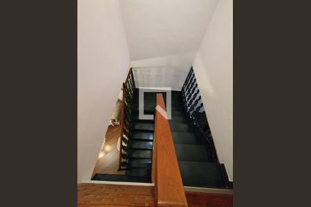 Casa à venda com 300m², 4 quartos e 5 vagasEscada