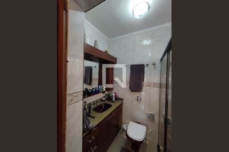 Casa à venda com 300m², 4 quartos e 5 vagasBanheiro do Quarto 1