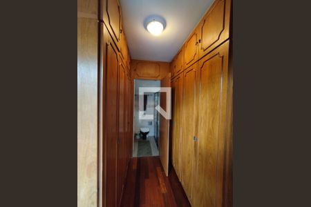 Casa à venda com 300m², 4 quartos e 5 vagasBanheiro do Quarto 1