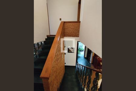 Casa à venda com 300m², 4 quartos e 5 vagasEscada