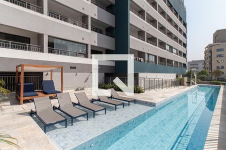 Studio para alugar com 28m², 1 quarto e sem vaga Studio para alugar com 28m², 1 quarto e sem vagaÁrea comum - Piscina