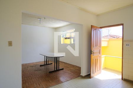 Casa à venda com 192m², 2 quartos e 2 vagasEdícula