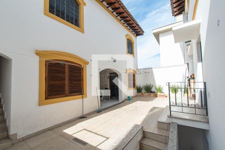 Casa à venda com 250m², 3 quartos e 4 vagasQuintal