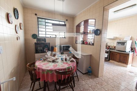 Casa à venda com 250m², 3 quartos e 4 vagasCopa