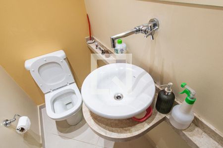 Casa à venda com 250m², 3 quartos e 4 vagasLavabo