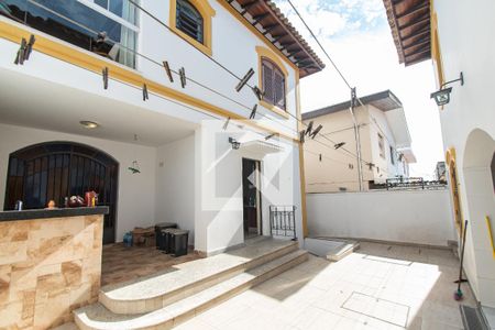 Casa à venda com 250m², 3 quartos e 4 vagasQuintal
