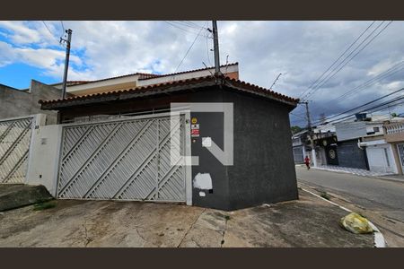 Casa para alugar com 99m², 3 quartos e 2 vagasFachada