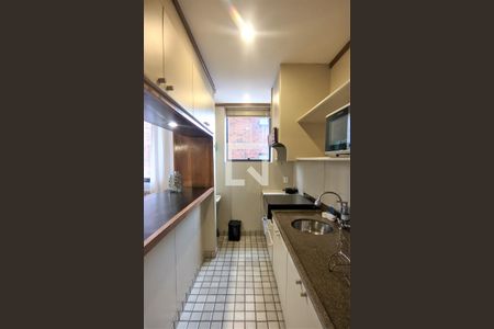 Cozinha de apartamento para alugar com 1 quarto, 50m² em Funcionários, Belo Horizonte
